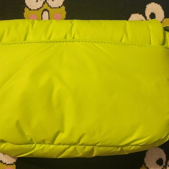 NWT UGG Dalton Neon Green Puffy Nylon Crossbody Bag - Picture 8 of 9